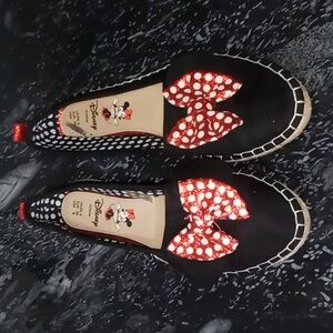 DISNEY CLOSE TOE WOMEN'S BOWNOT FLAT